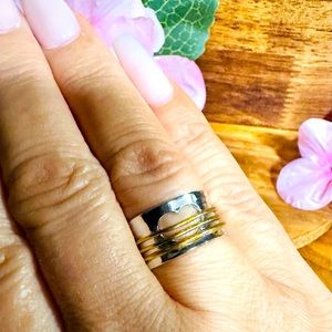 Silvery heart band ring